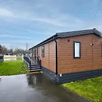 Mulberry With Hot Tub Feriehus