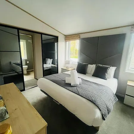 Mulberry With Hot Tub יורק