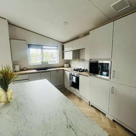 Mulberry With Hot Tub