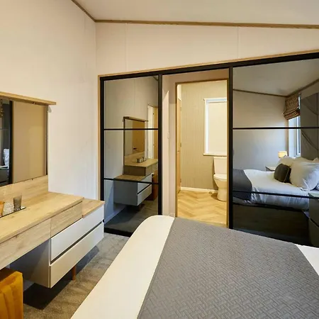 Mulberry With Hot Tub * York