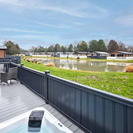 Mulberry With Hot Tub