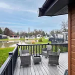 Mulberry With Hot Tub Prázdninový dům